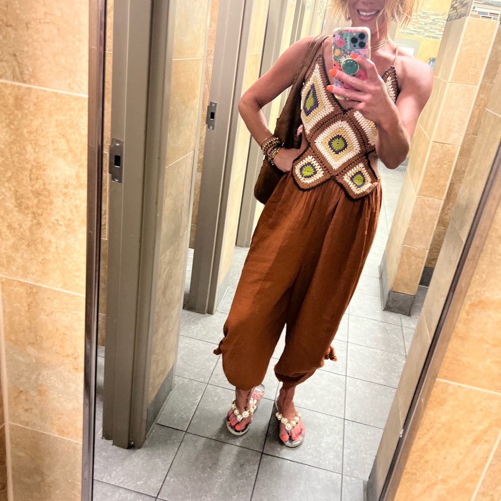 Adorable sz LG Anthropologie Brown Jumpsuit. Has Two ties on backside. So comfy.
